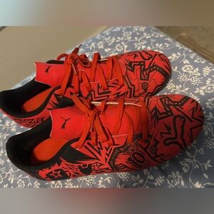 Kids soccer cleats size 5.5 good condition